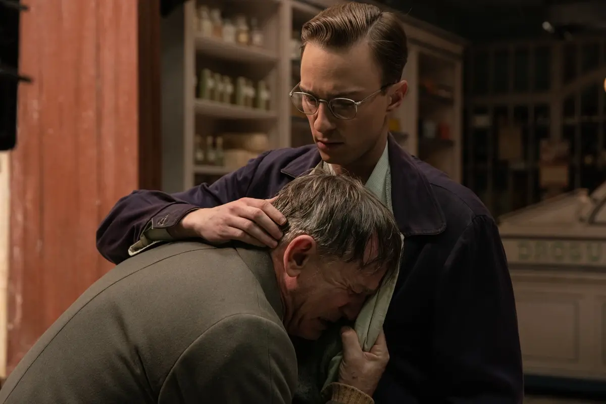 Daniel Craig e Drew Starkey in Queer , Yannis Drakoulidis