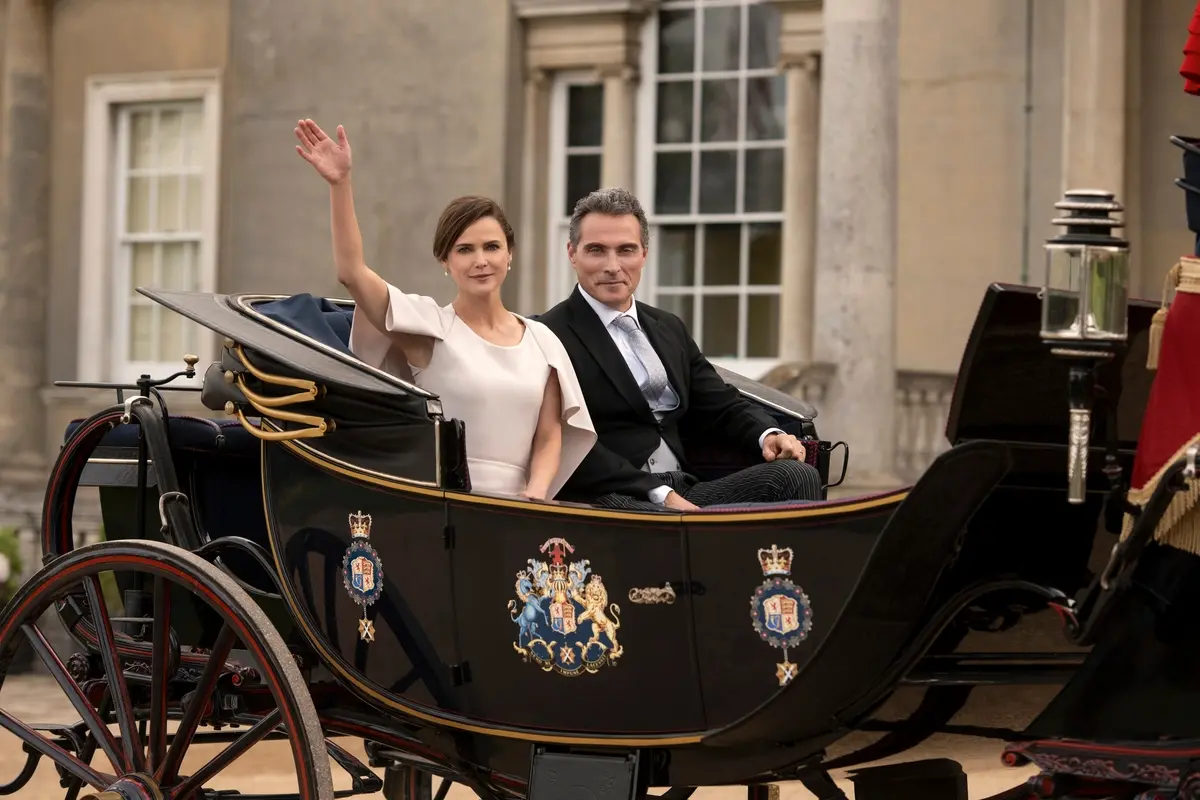 Keri Russell e Rufus Sewell in The Diplomat. Cr. Alex Bailey/Netflix \\u00A9 2023