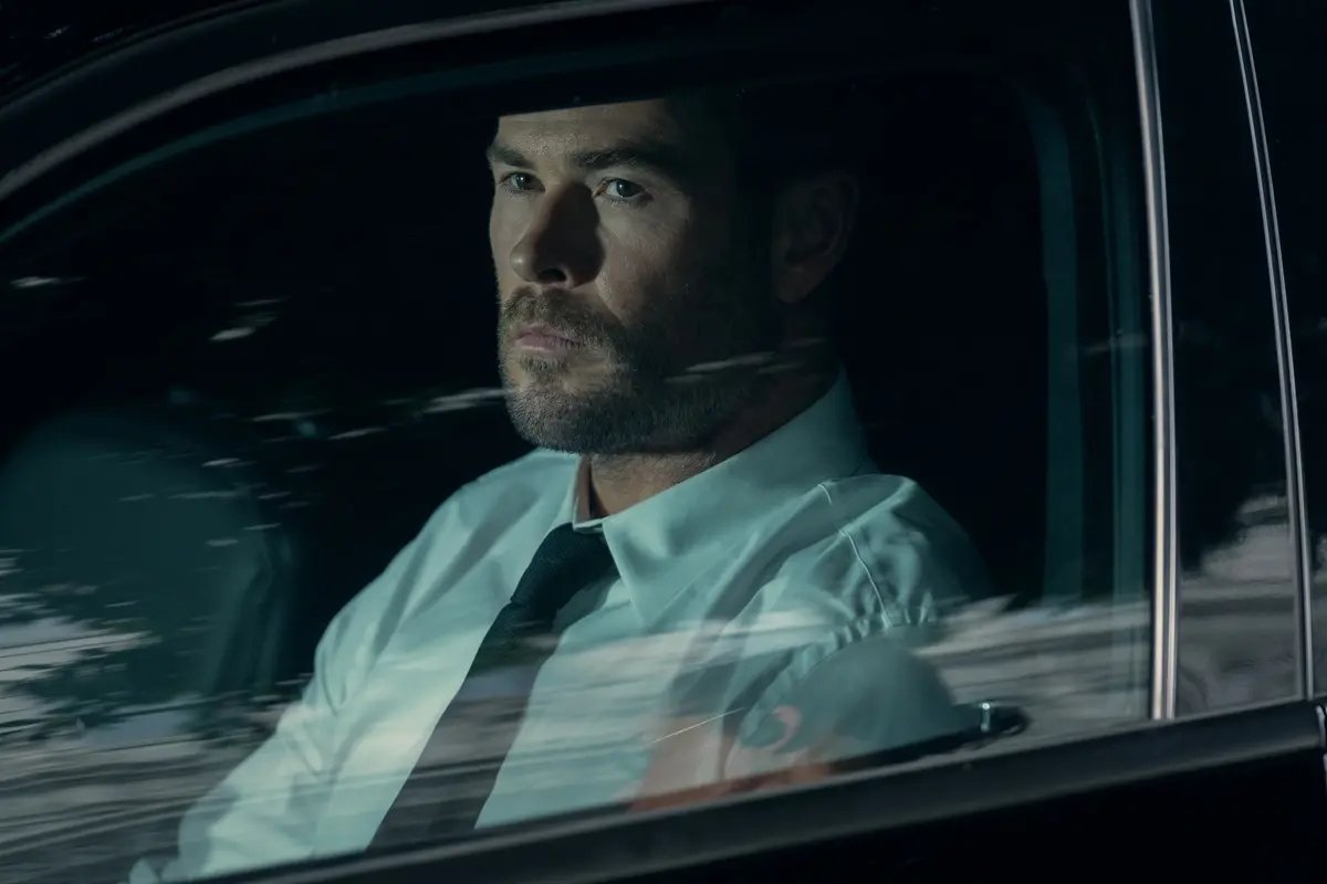 Chris Hemsworth stars as \\u2018Davis\\u2019 in CRIME 101. Photo Credit_ Merrick Morton