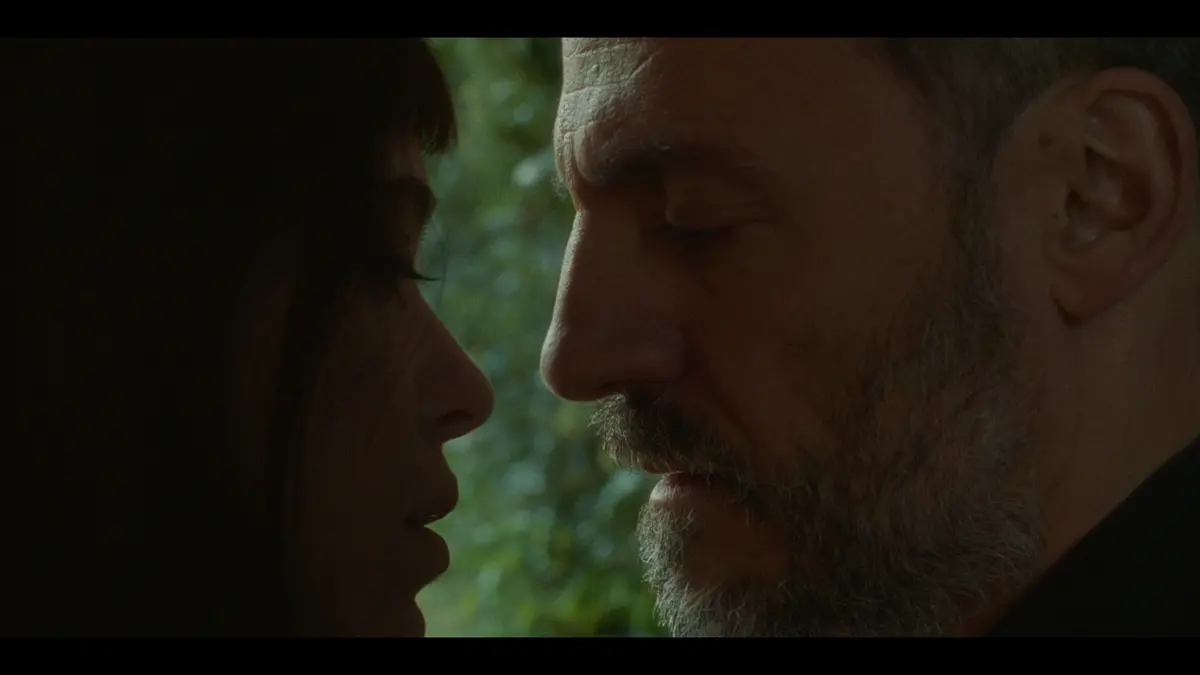 Giorgia Faraoni e Fabrizio Rongione ne L'origine del mondo (2024)