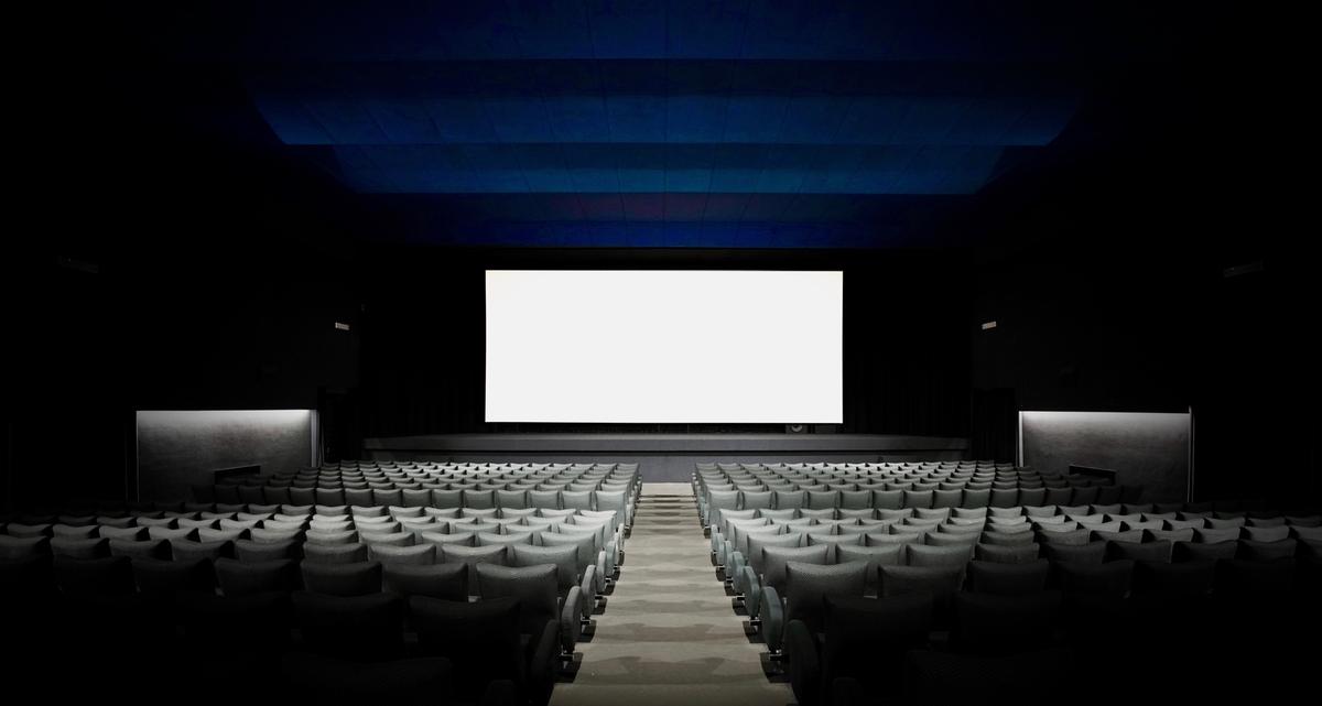 Piccola storia del Cinema Fiume: “Il soffitto blu in omaggio a Kieślowski, il terreno dell’arena estiva con l’incasso del Ciclone”