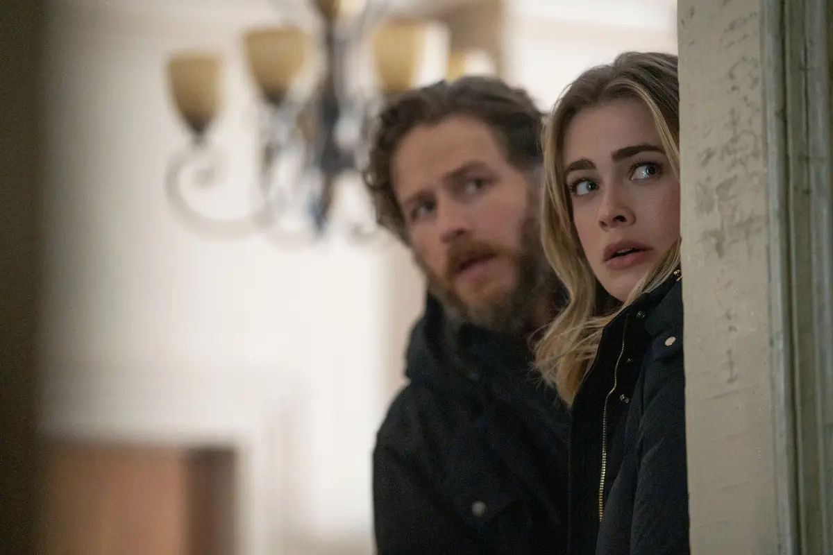 Josh Dallas e Melissa Roxburgh in Manifest - cr. Peter Kramer / Netflix \\u00A9 2022