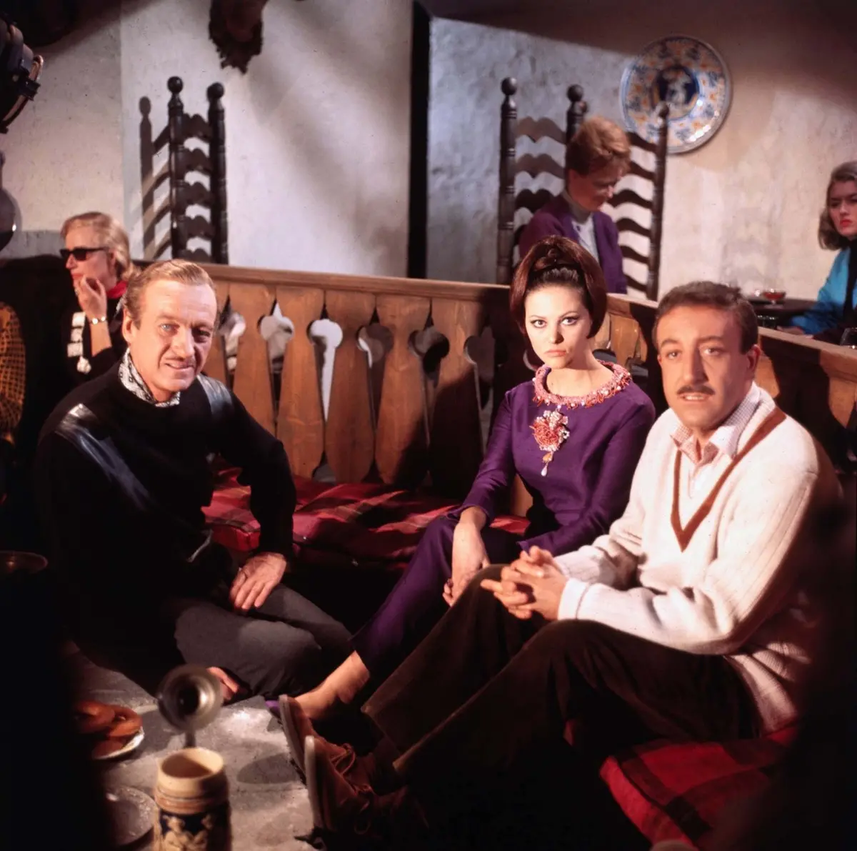 David Niven, Claudia Cardinale, Peter Sellers ne La pantera rosa (1963)