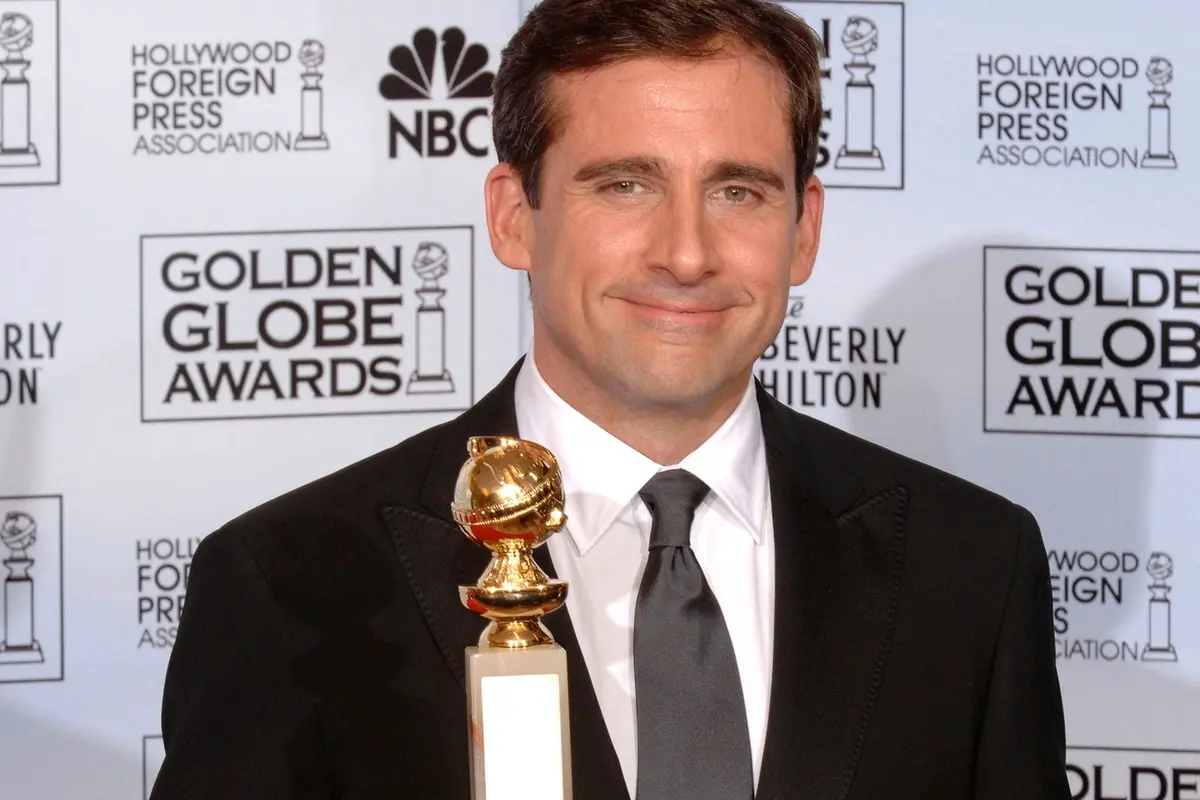 Steve Carell con il Golden Globe vinto nel 2006 (Webphoto)