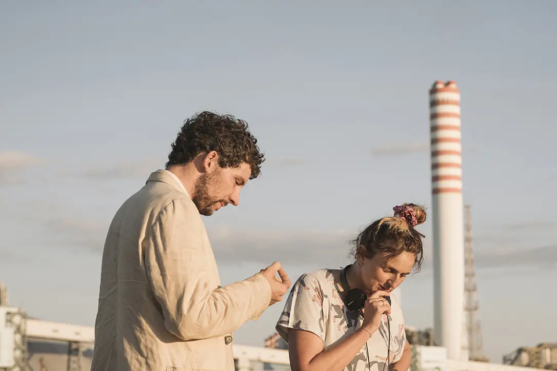 Josh O\\'Connor e Alice Rohrwacher sul set di La chimera - Foto Simona Pampallona