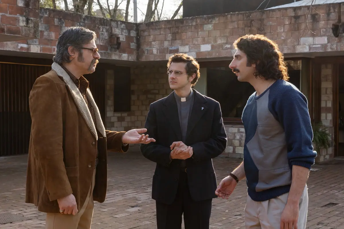 Il Falsario. (L to R) Edoardo Pesce as Balbo, Andrea Arcangeli as Vittorio, Pietro Castellitto as Toni in Il Falsario. Cr. Lucia Iuorio/Netflix © 2025