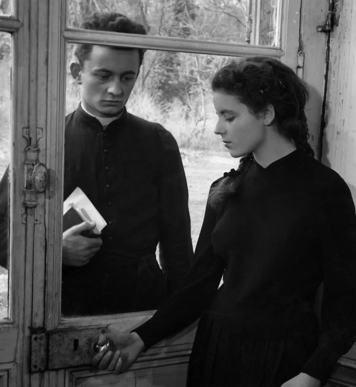 Le journal d un cure de campagne Le journal d un cure de campagne 1951 Real Robert Bresson Claude Laydu COLLECTION CHRISTOPHEL¬© Union Generale Cinematographique / DR