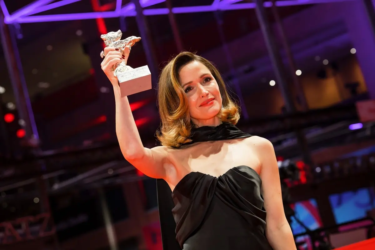 Rose Byrne con l'Orso d'Argento per Se solo potessi ti prenderei a calci
