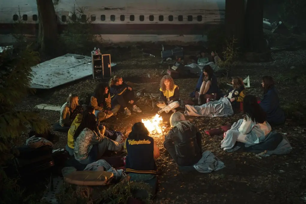 (L-R): Jane Widdop as Laura Lee, Jasmin Savoy Brown as Taissa, Liv Hewson as Van, Samantha Hanratty as Misty, Courtney Eaton as Lottie and Ella Purnell as Jackie in YELLOWJACKETS, \"Heart-Shaped Black Box\". Photo credit: Kailey Schwerman/SHOWTIME.