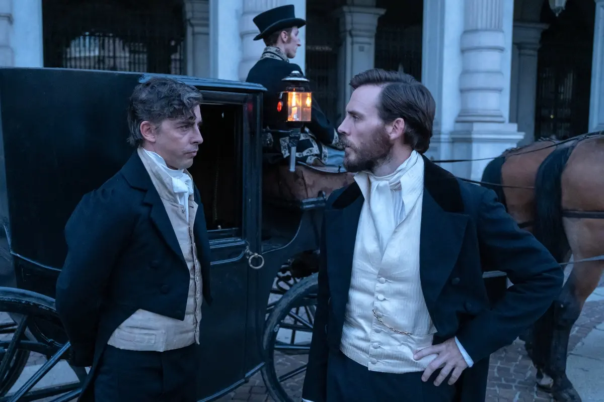 Michele Riondino e Sam Claflin in Il Conte di Montecristo