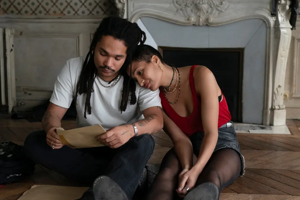 Luka Sabbat e Indya Moore in Father Mother Sister Brother , Carole Bethuel / Vague Notion