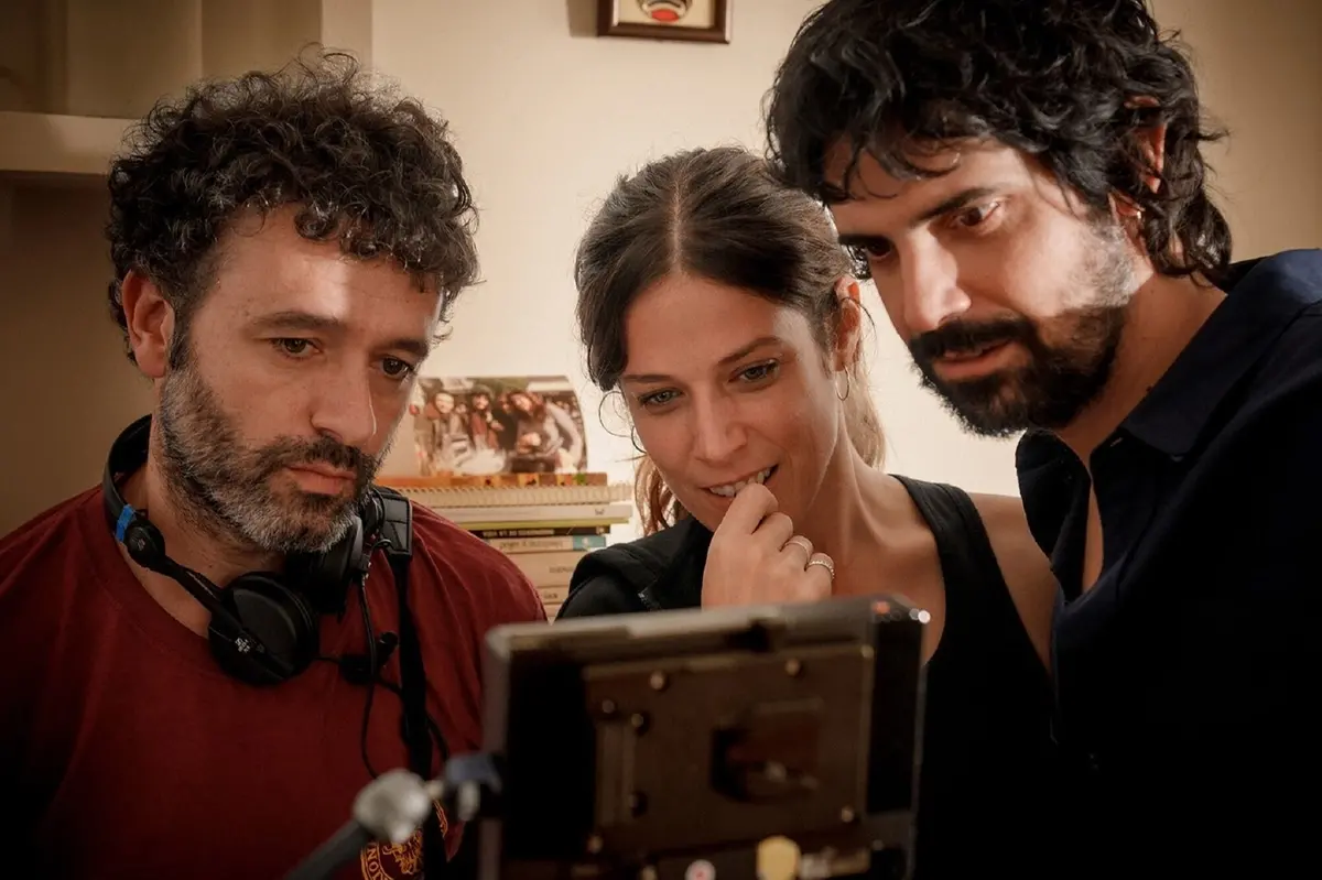 Rodrigo Sorogoyen, Iria del Río e Francesco Carril sul set di Los años nuevos