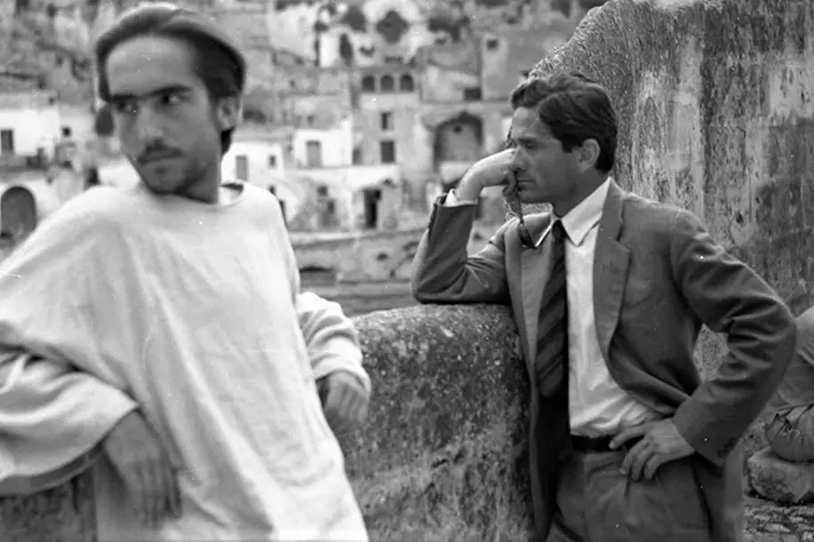 Enrique Irazoqui e Pier Paolo Pasolini sul set de Il Vangelo secondo Matteo , Domenico\\u00A0Notarangelo