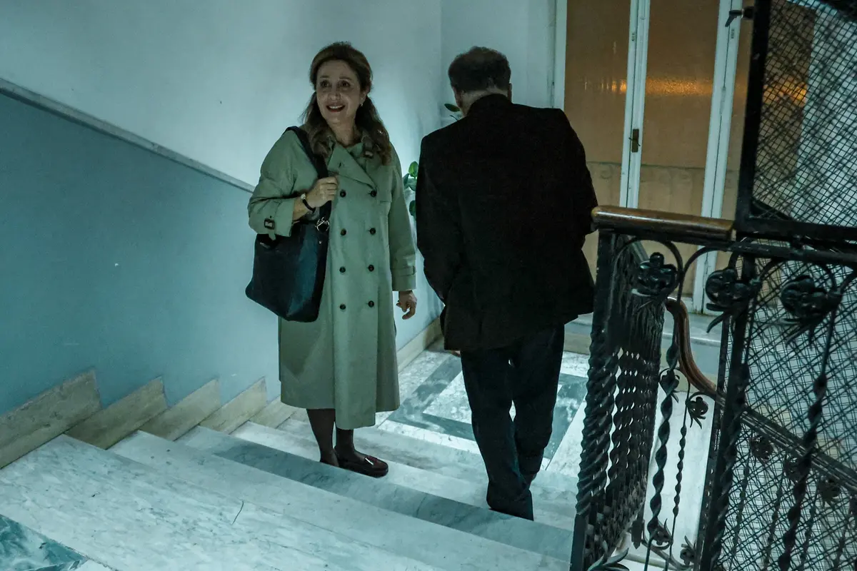 Carla Signoris e Roberto De Francesco in Holy Shoes