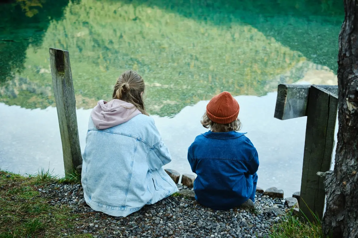 Luna Wedler e William Vonnemann in La fossa delle Marianne , Oliver Oppitz