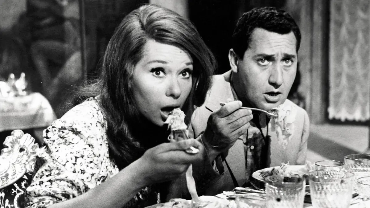 Lea Massari e Alberto Sordi in Una vita difficile