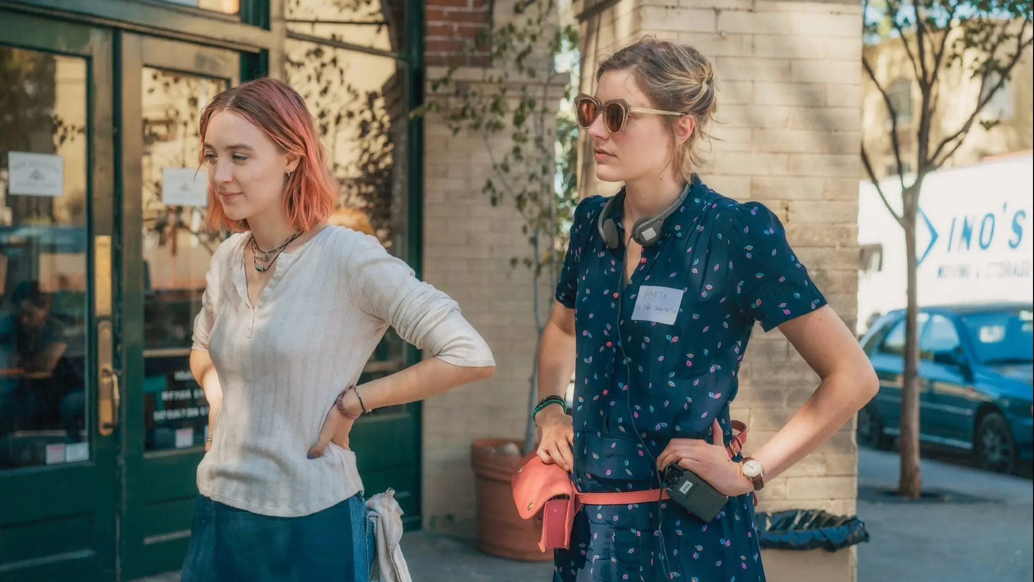 Saoirse Ronan e Greta Gerwig sul set del film