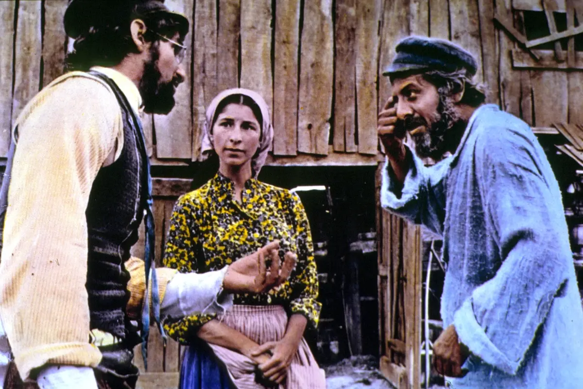 Topol (a destra) in Il violinista sul tetto (Webphoto)