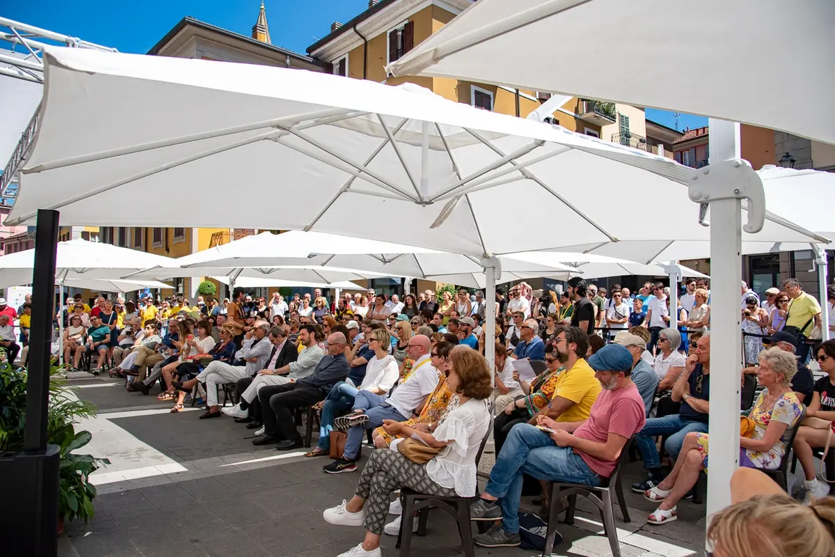 la piazza per Lillo (foto di Monica Fagioli)