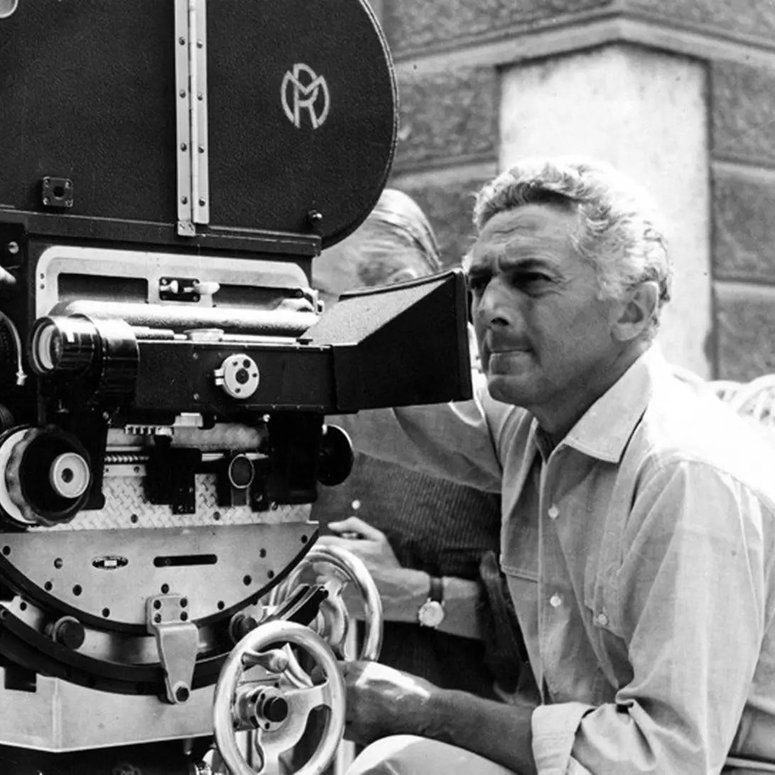 Dino Risi: “I film devono indovinare le cose nell’aria. Il mio vero amore? Le ragazze”