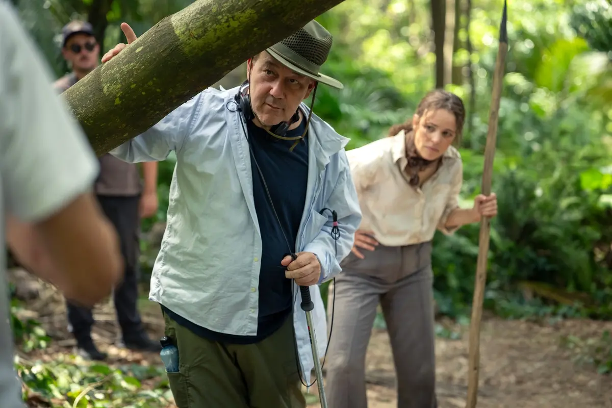 Sam Raimi sul set di Send Help © 2025 20th Century Studios. All Rights Reserved.