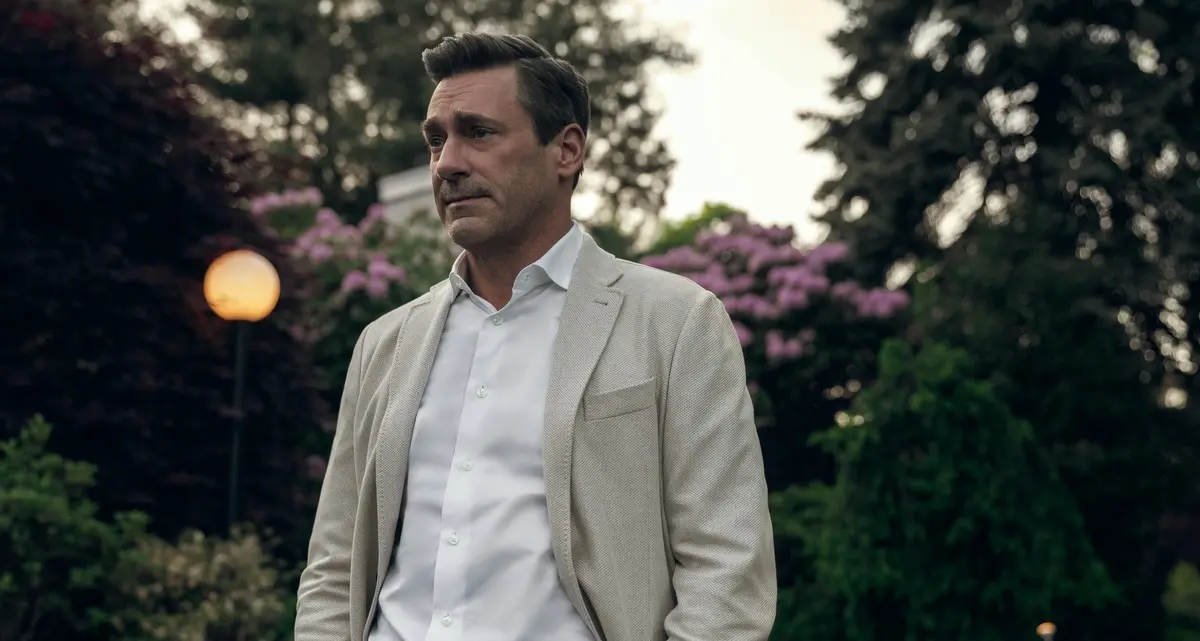 Your Friends & Neighbors, la caduta di Jon Hamm nella commedia nera su Apple Tv+
