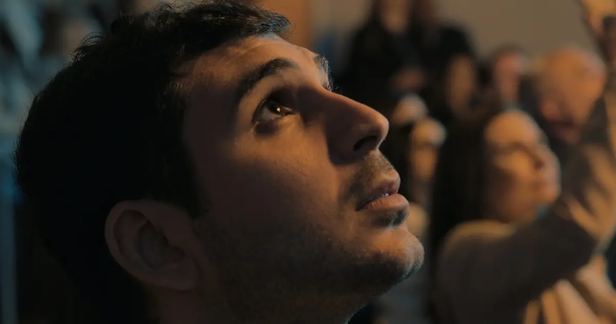 Tienimi presente
