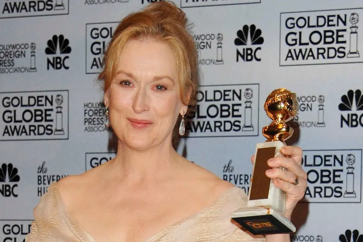 Meryl Streep con il Golden Globe vinto nel 2007 (Webphoto)