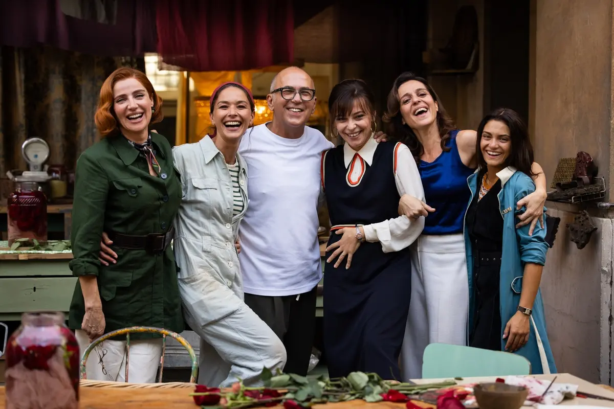 Luisa Ranieri, Nicole Grimaudo, Ferzan Özpetek, Jasmine Trinca, Vanessa Scalera, Aurora Giovinazzo sul set di Diamanti