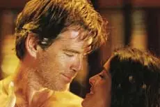 Salma Hayek e Pierce Brosnan