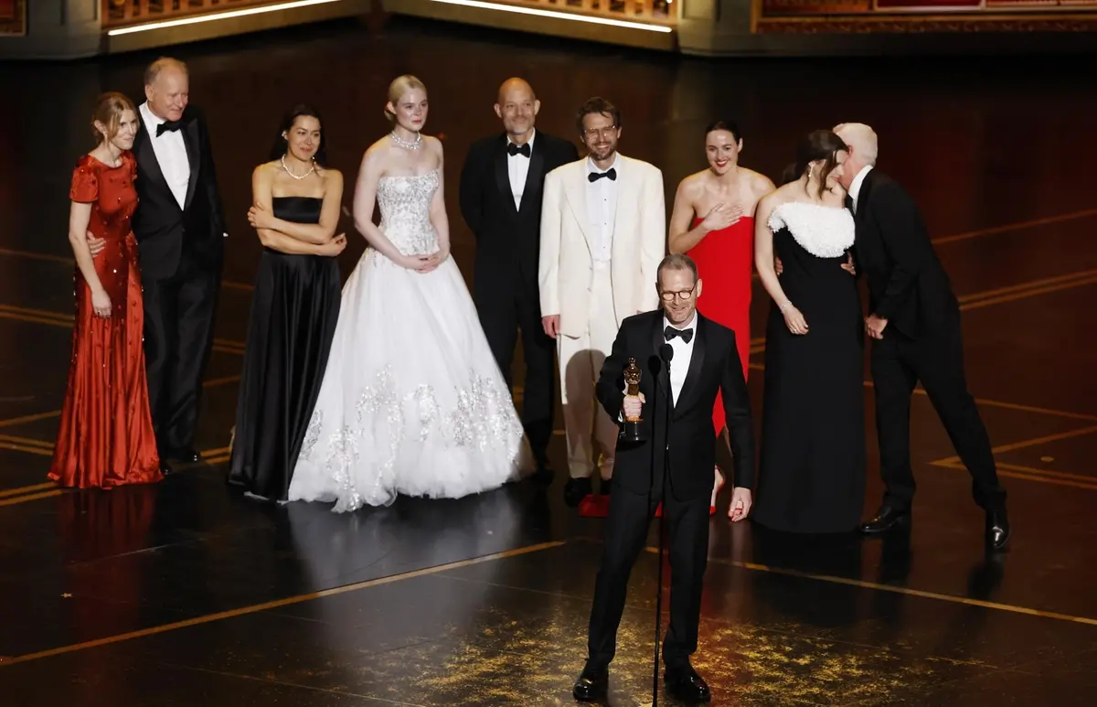 epa12824458 Danish-Norwegian filmmaker Joachim Trier (C) speaks on stage with the cast and crew after receiving the Oscar for Best International Feature Film for \\\"Sentimental Value\\\" during the 98th annual Academy Awards ceremony at the Dolby Theatre in Los Angeles, California, USA, 15 March 2026. EPA/CHRIS TORRES