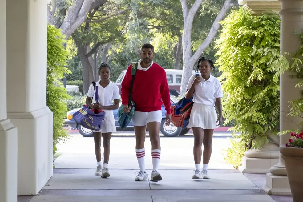 \\u00A9 2021 Warner Bros. Entertainment Inc. All Rights Reserved<br> Photo Credit: Chiabella James<br> Caption: (L-r) DEMI SINGLETON as Serena Williams, WILL SMITH as Richard Williams and SANIYYA SIDNEY as Venus Williams in Warner Bros. Pictures\\u2019 inspiring drama \\u201CKING RICHARD,\\u201D a Warner Bros. Pictures release.