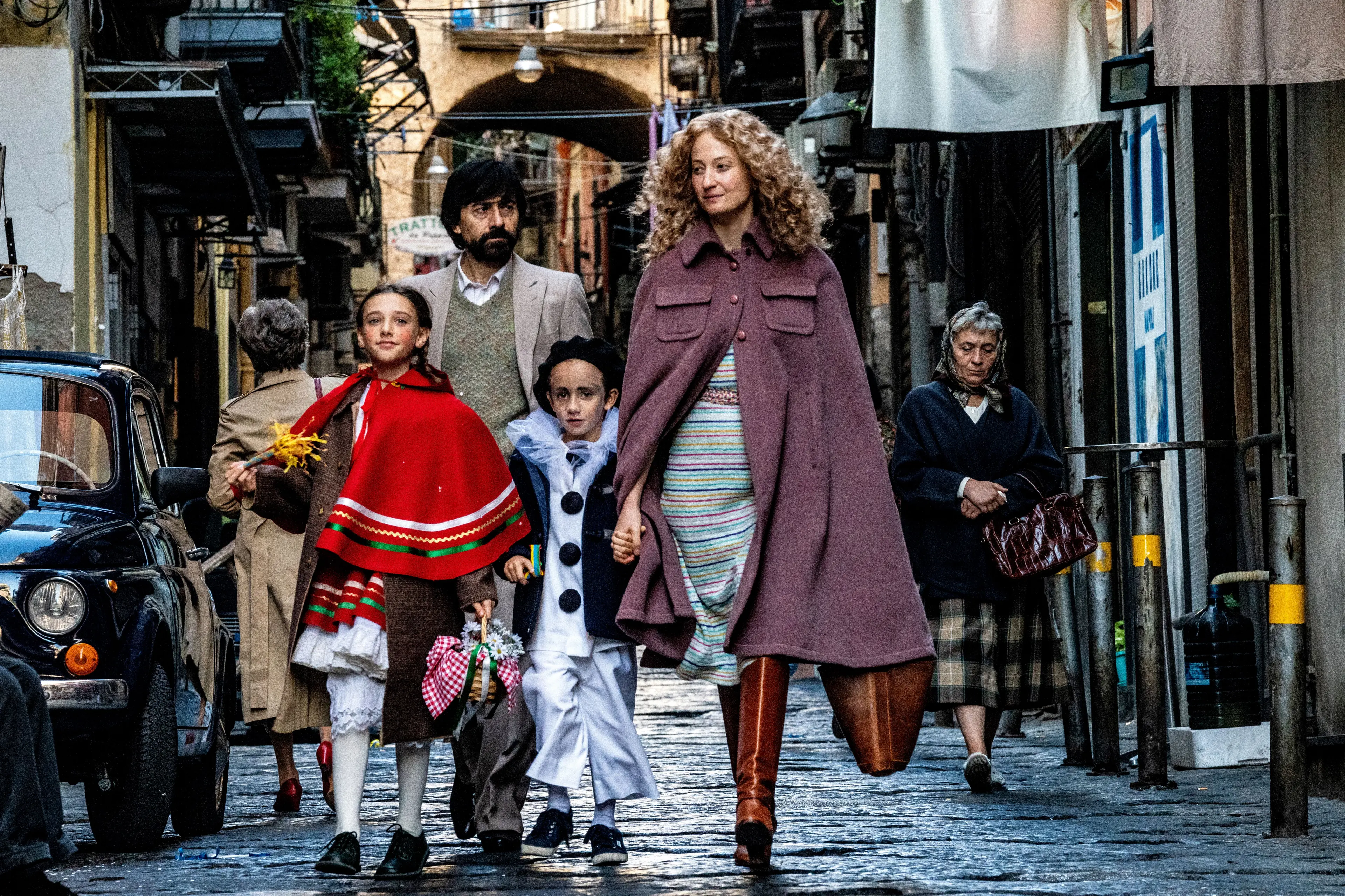 Set di \"Lacci\", regia di Daniele Luchetti.Nella foto Luigi Lo Cascio, Alba Rohrwacher, Giulia De Luca e Joshua Cerciello.Foto di Gianni Fiorito