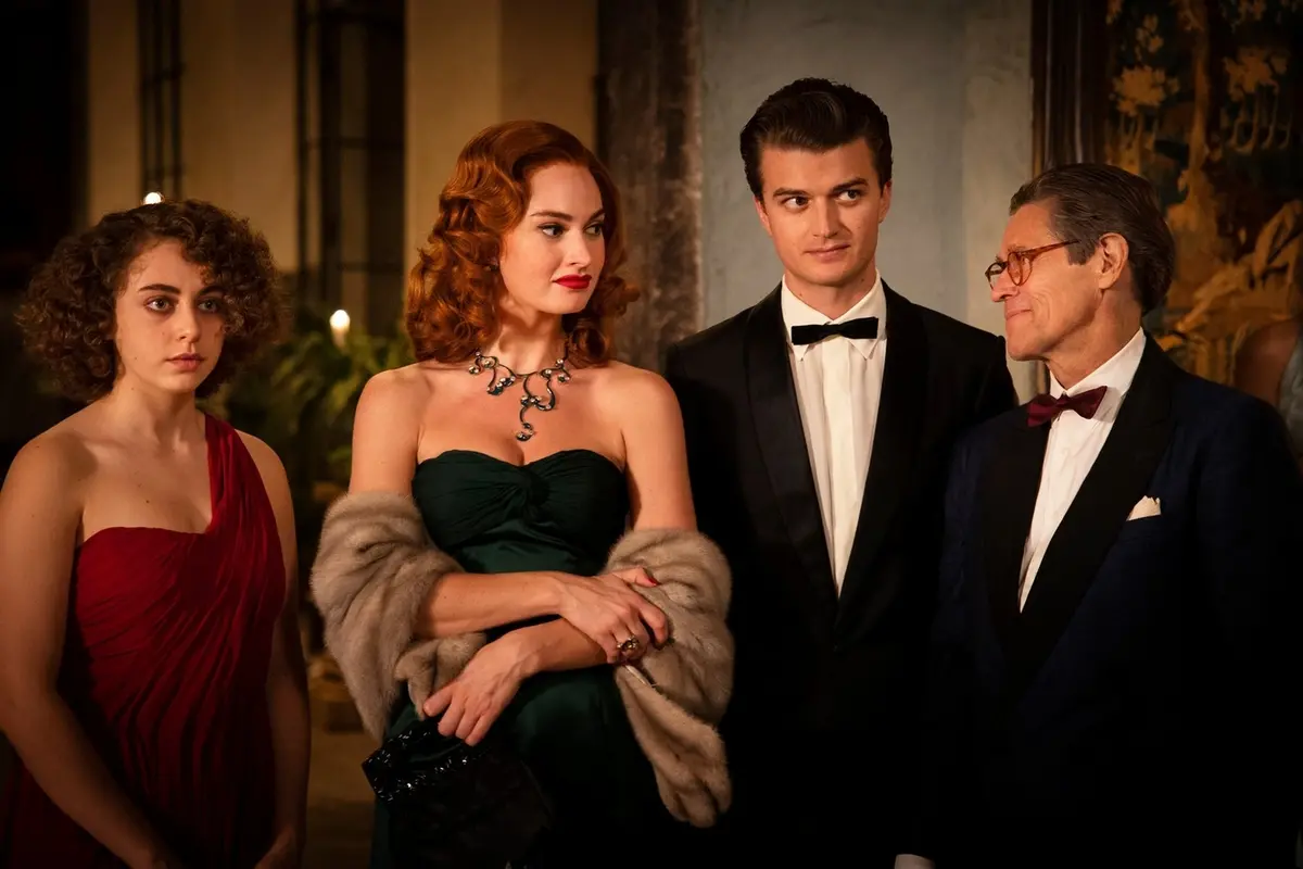 Rebecca Antonaci, Lily James, Joe Keery, Willem Dafoe in Finalmente l\\'alba , Eduardo Castaldo