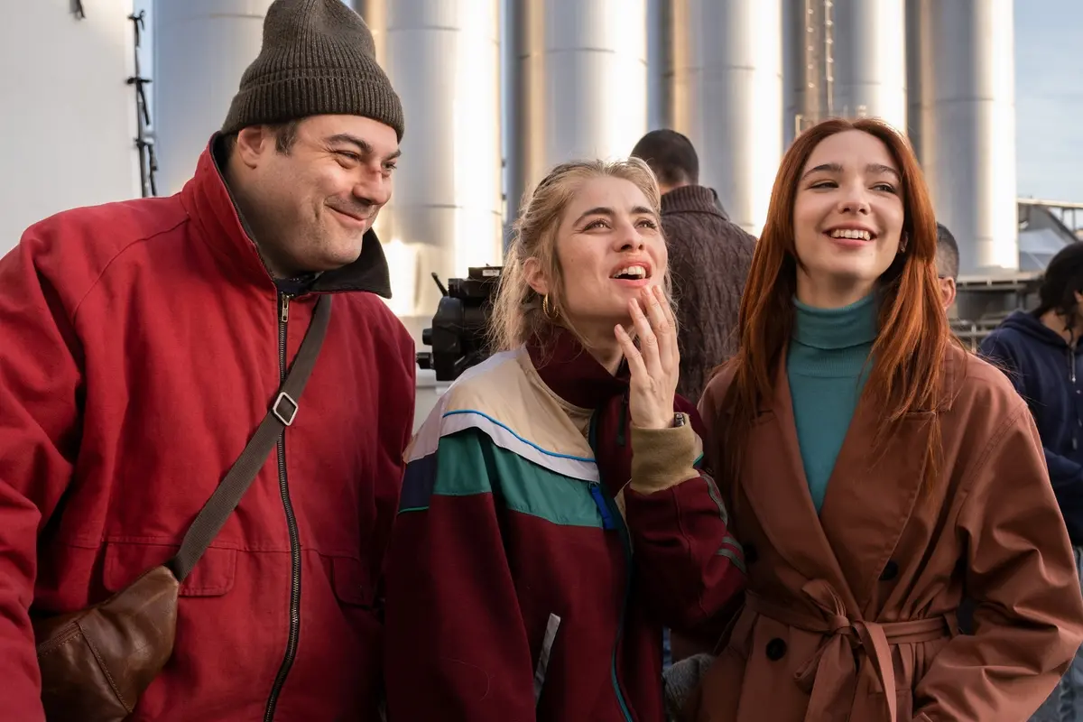 Yuri Tuci, Greta Scarano e Matilda De Angelis sul set di La vita da grandi