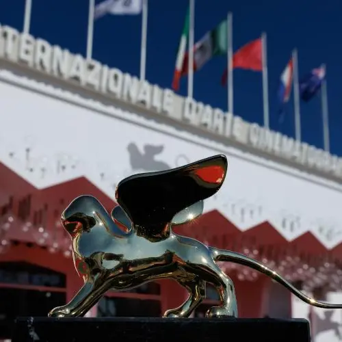 Venezia 83, fuori i giurati: Maggie Gyllenhaal, Kaouther Ben Hania, Daniel Blumberg, Francesco Casetti, Xavier Giannoli, Shahrbanoo Sadat, Johnnie To
