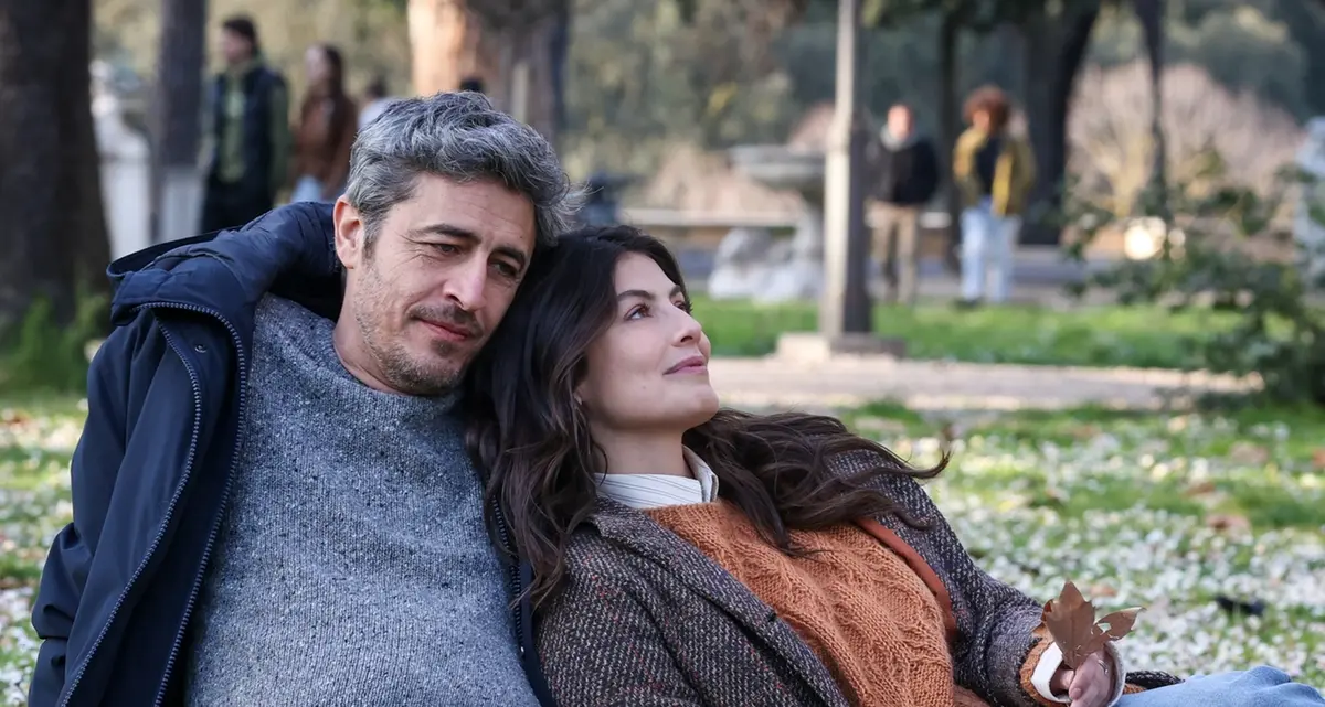 Italia in prima fila: le novità Prime Video tra satira politica, commedie femminili e sport