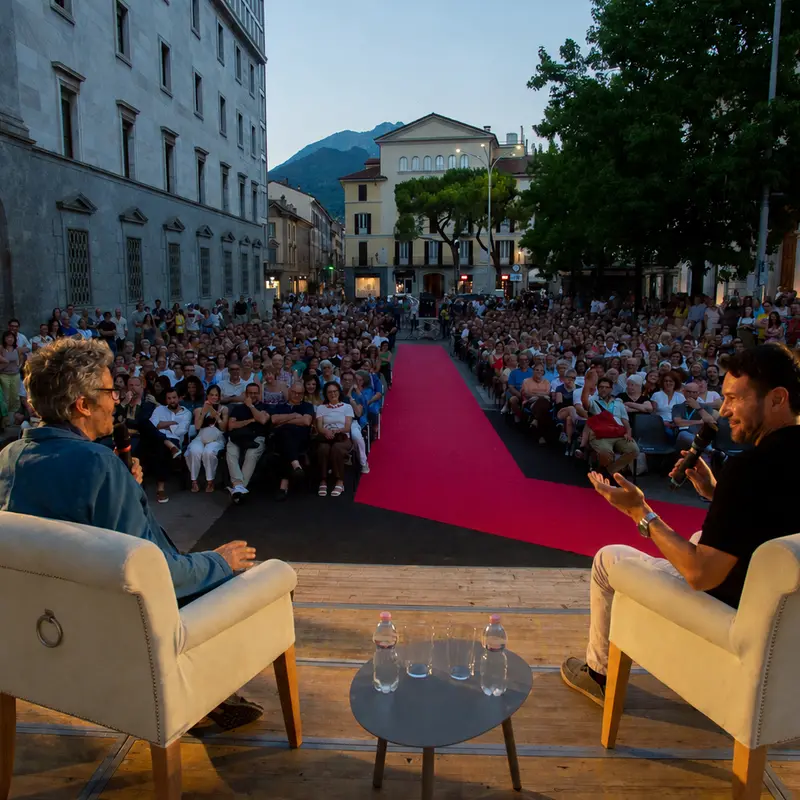 Alba Rohrwacher riceve il Premio Lucia, Pif infiamma il pubblico