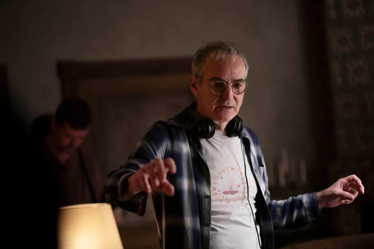 Olivier Assayas sul set di Il mago del Cremlino , Carole Bethuel