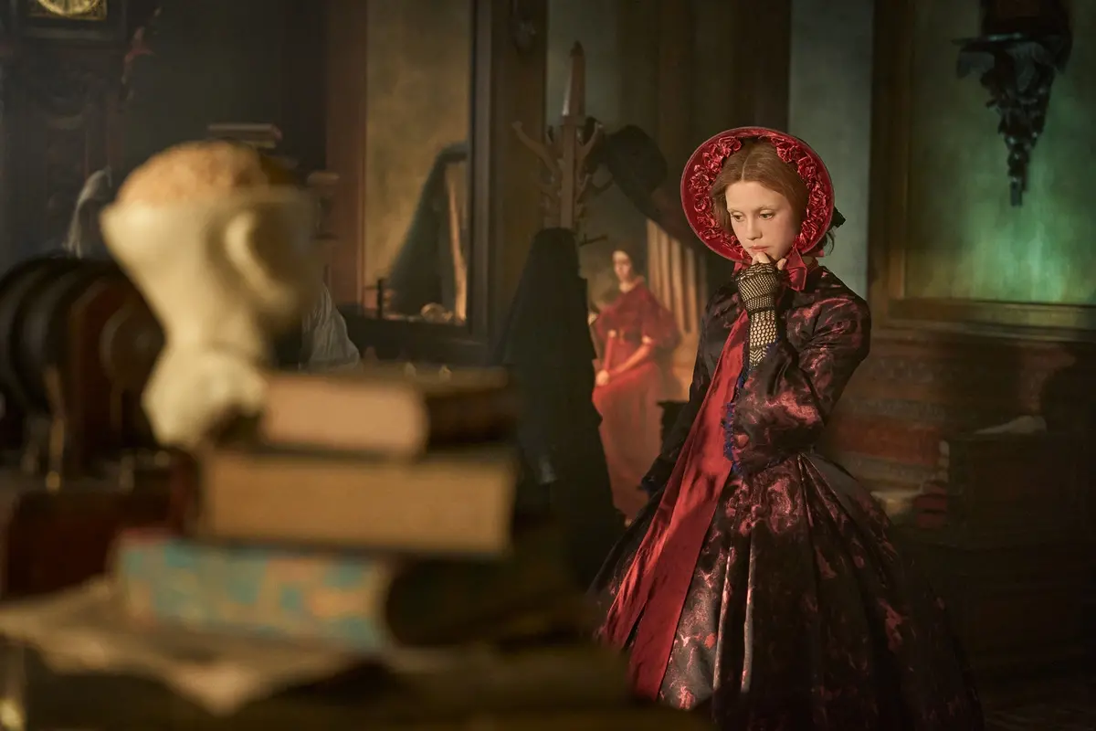 FRANKENSTEIN. Mia Goth as Elizabeth in Frankenstein. Cr. Ken Woroner/Netflix © 2025.