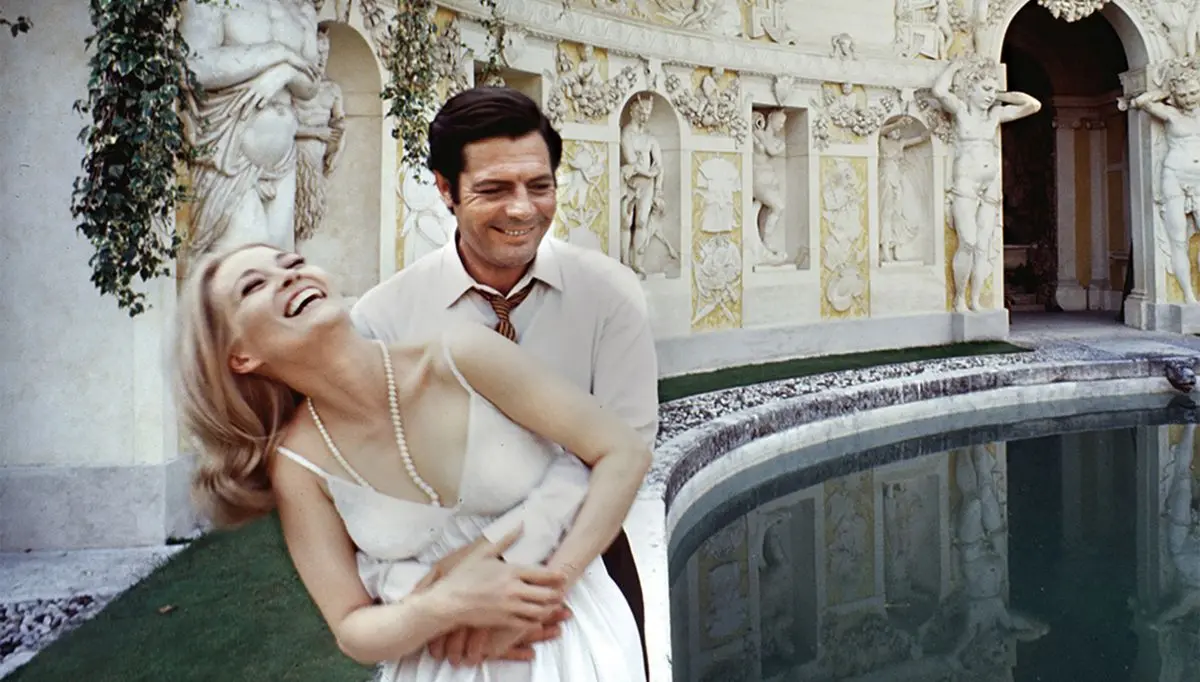 Faye Dunaway e Marcello Mastroianni in Amanti