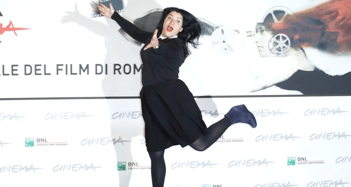 La vita era troppo triste per non riderne