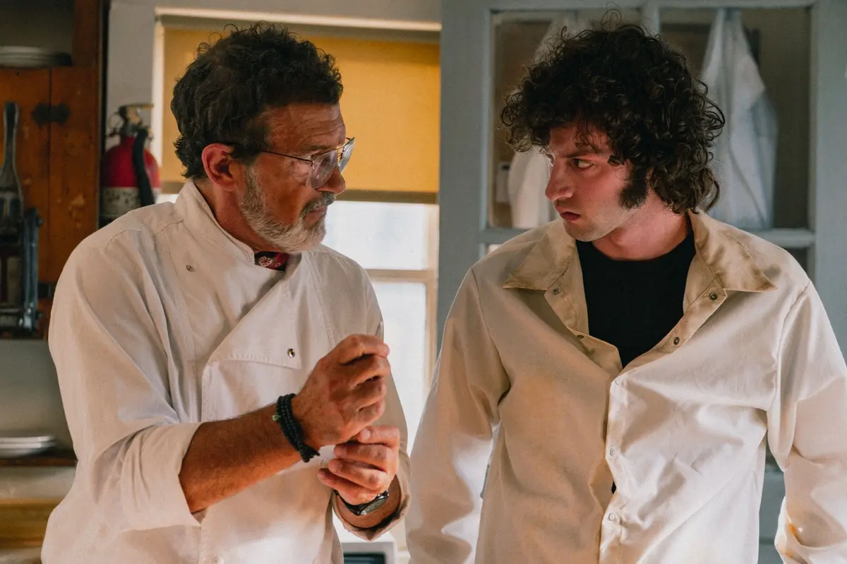 Antonio Banderas e Dominic Sessa in Tony