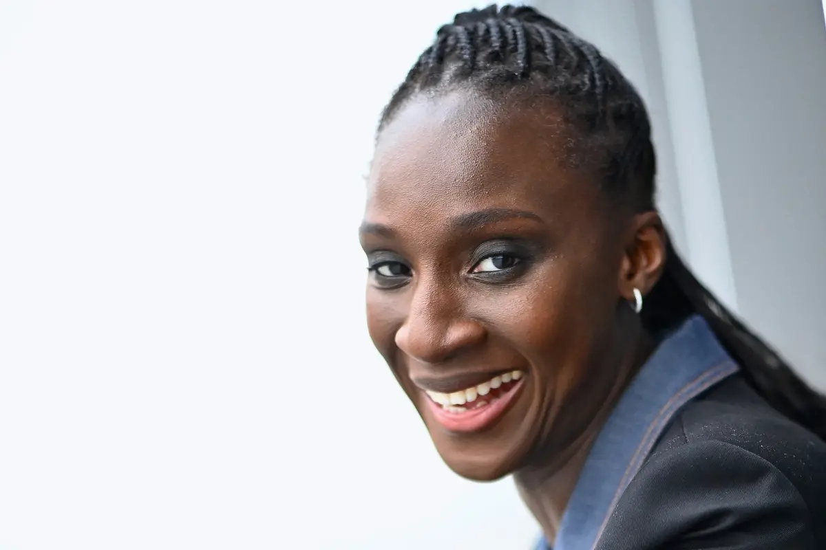 Cannes, Eye Haïdara e la “banalità” felice di una maestra di cerimonie