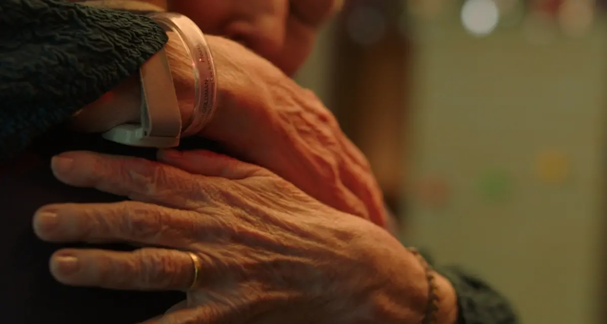 Familiar Touch, la forza della vita che continua