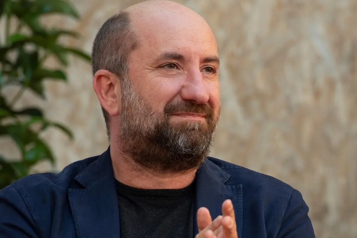 Antonio Albanese , Karen Di Paola