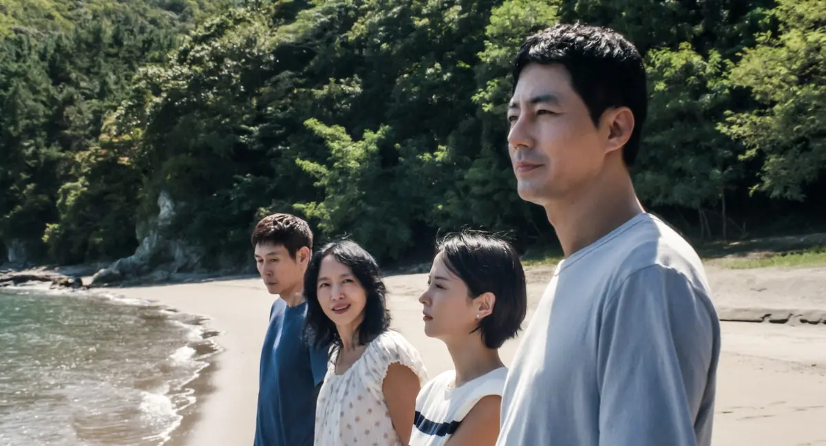 Possible Love. (L to R) Sul Kyung-gu as Ho-seok, Jeon Do-yeon as Mi-ok, Cho Yeo-jeong as Ye-ji, Zo In-sung as Sang-woo of Possible Love. Courtesy of Netflix.