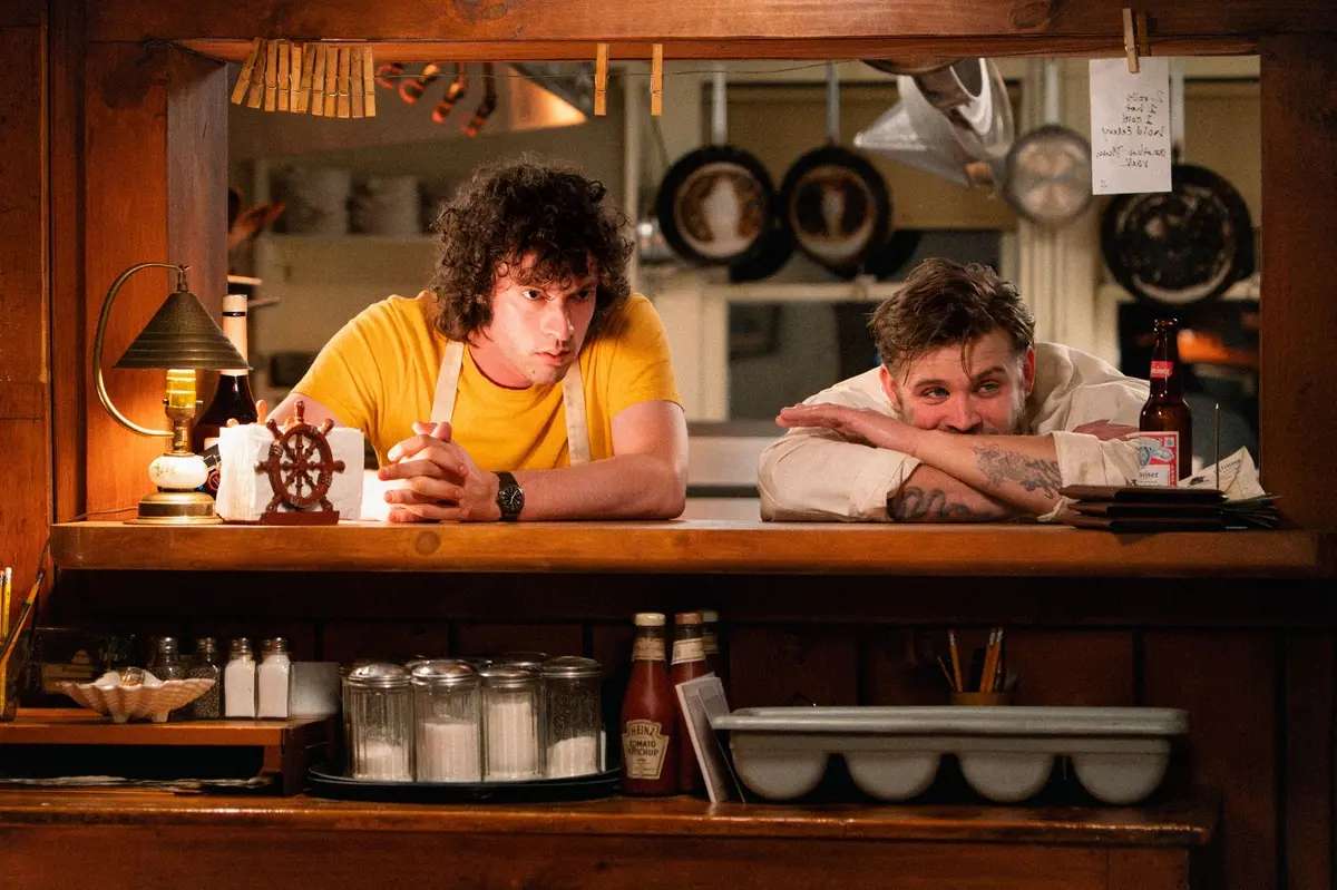 Dominic Sessa e Leo Woodall in Tony