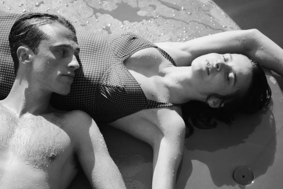 Benjamin Voisin e Rebecca Marder in L\\u2019\\u00C9tranger , Foz / Gaumont / France 2 Cin\\u00E9ma