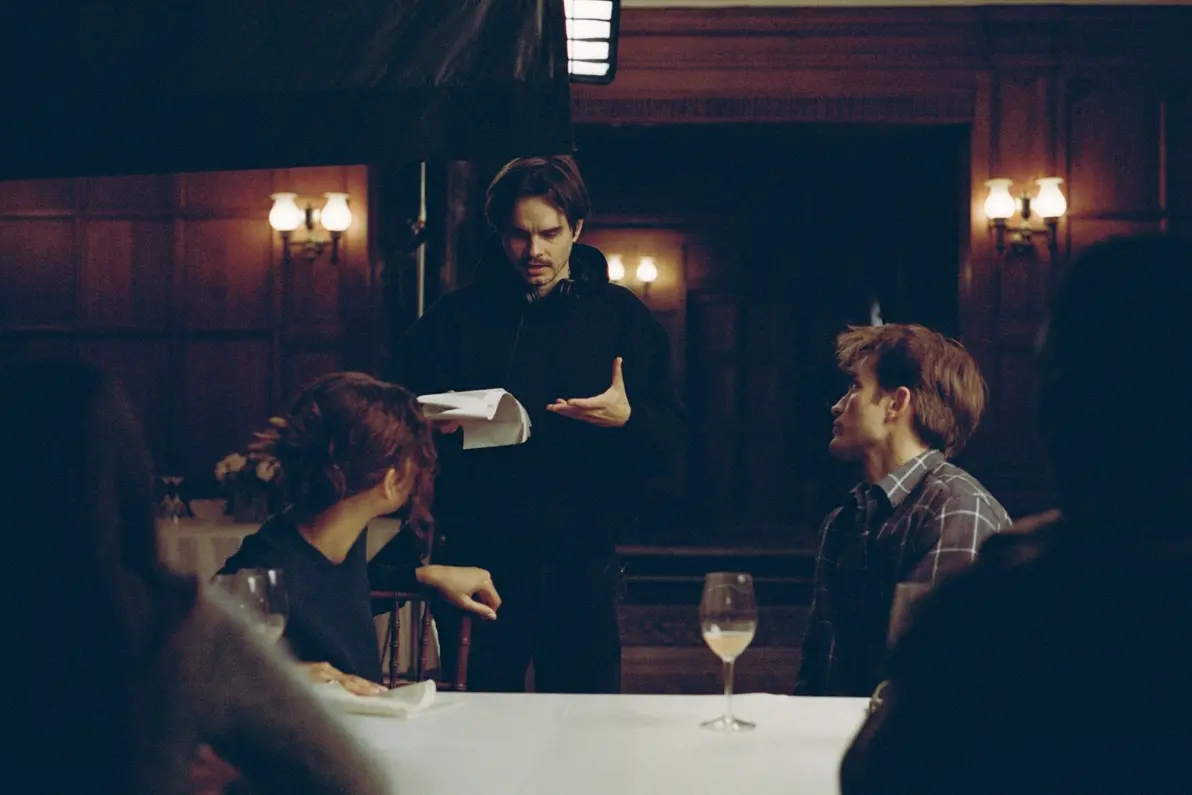 Zendaya e Robert Pattinson con il regista Kristoffer Borgli sul set di The Drama - Courtesy of A24